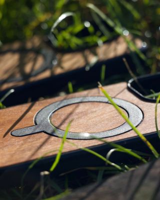 Věděli jste, že 19.11. je Mezinárodní den mužů? 🖤 Pokud chcete někoho potěšit, naše kryty z pravého dřeva jsou ideální...